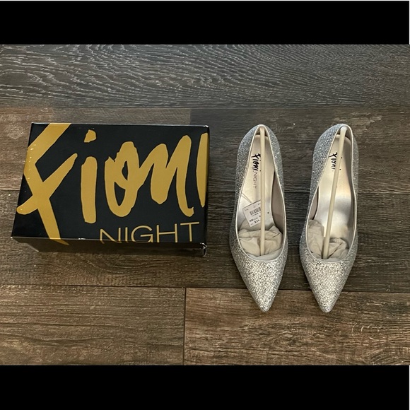 FIONI Clothing Shoes - Women’s silver sparkle high heel pumps.